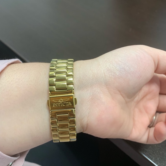 Invicta Gold watch 🥰 - Picture 2 of 4